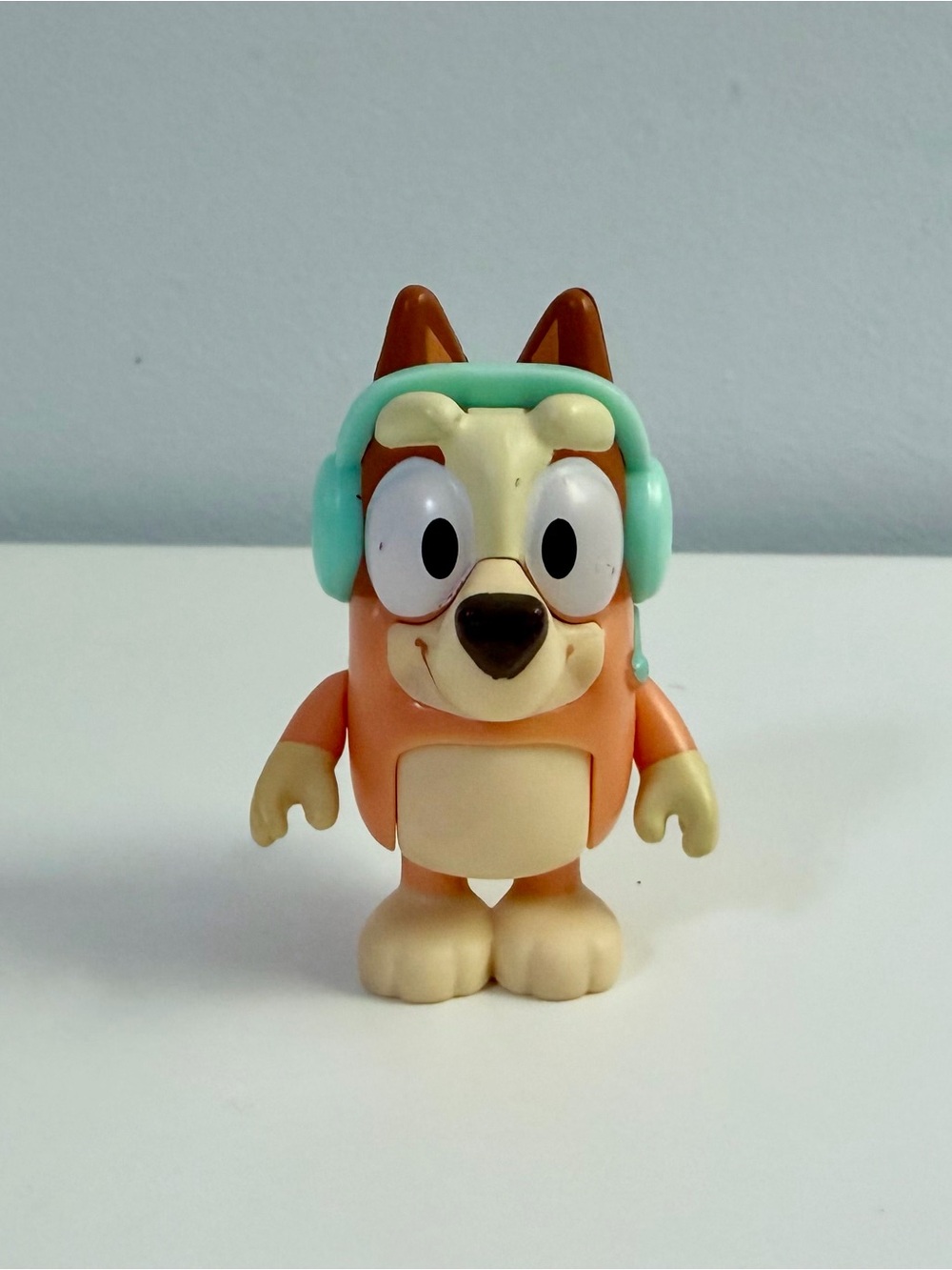 (4 for $10) Specialty Bluey Figurine - Bingo w/ headphones